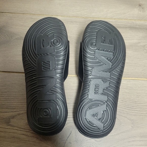 NWT Women's Under Armour size 8 black slides - Picture 4 of 6